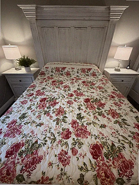Beautiful Floral Bedspread King 104X118 Excellent & Clean