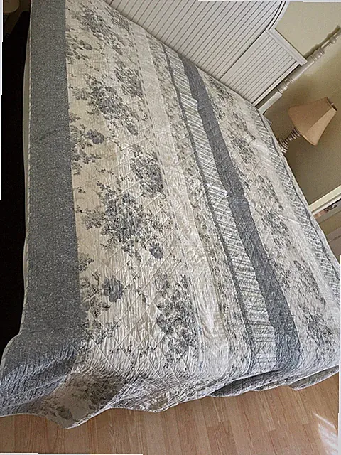 Bedspread 80"x100"
