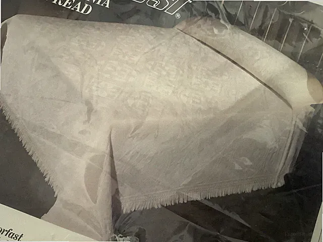 FIELDCREST KING SIZE (118x118in) “olde Virginia”BEDSPREAD IN ORIGINAL Packaging