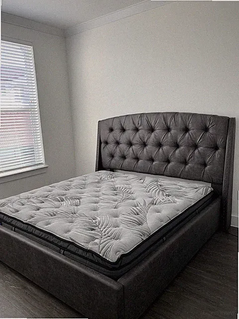 King Size Bed and Mattress Sealy Posturepedic Plus Pillow Top
