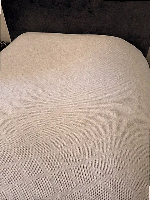 vtg ecru decoratively woven cotton double bedspread White King/Cal King
